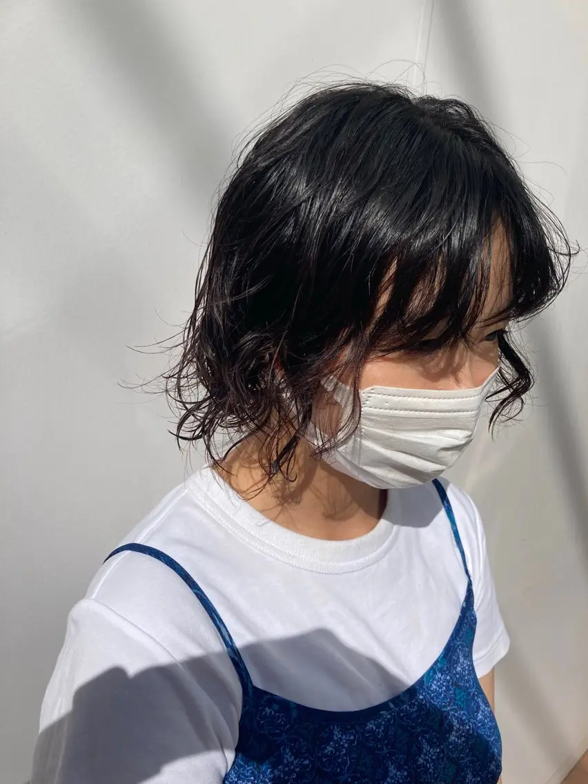 ミディアム パーマ ミディアムパーマ スキバサミを使わない カット✂︎カズマのヘアスタイル