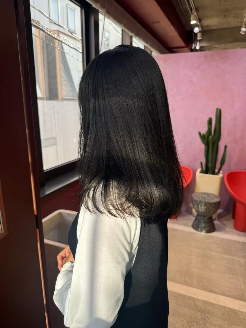 ミディアム カラー レイヤーカット 鈴木駿介のヘアスタイル