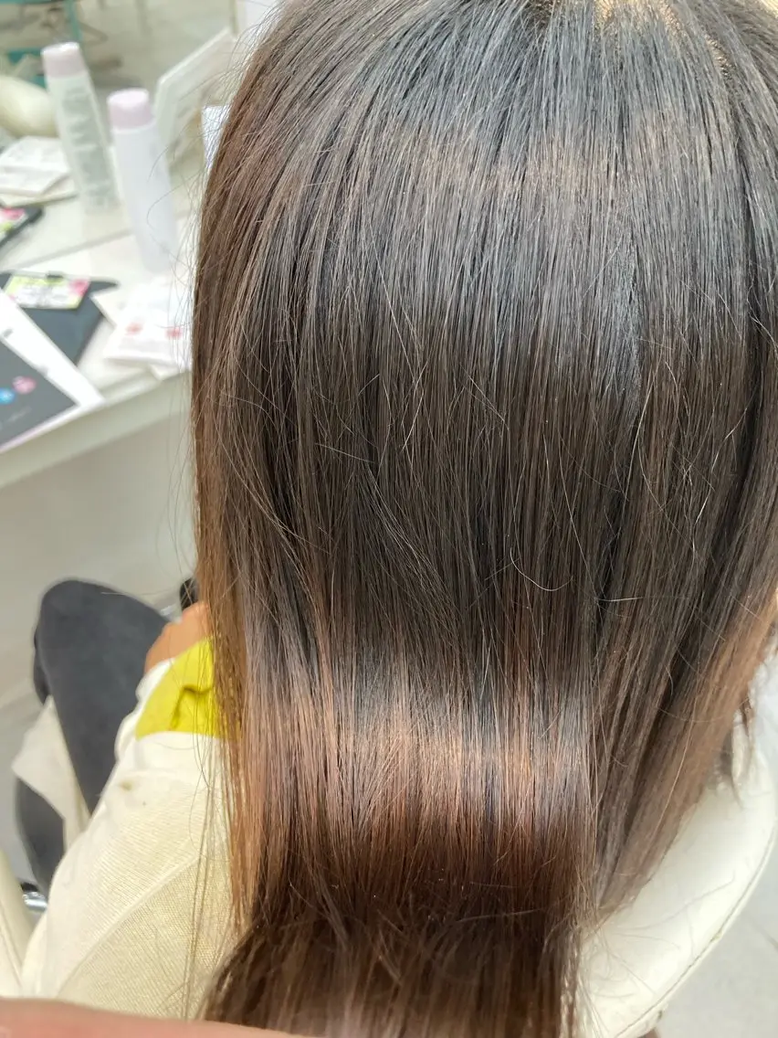 セミロング 髪質改善 酸性ストレート 縮毛矯正 トリートメント 岩崎 裕司のヘアスタイル
