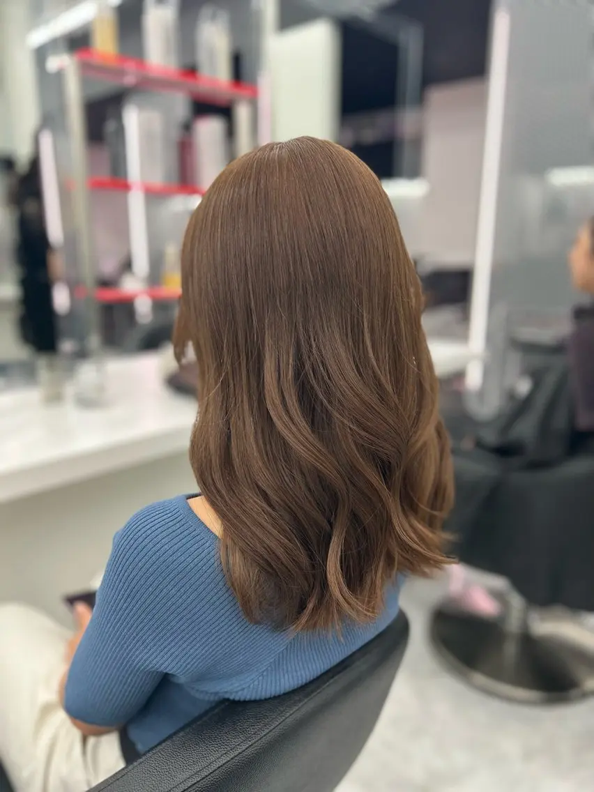セミロング カラー パーマ ヘアアレンジ メンズ キッズ ネイル マツエク・マツパ アイブロウ ヘアカラー トリートメント ヘアセット ブリーチなしカラー/ ブラウン/レイヤーのヘアスタイル
