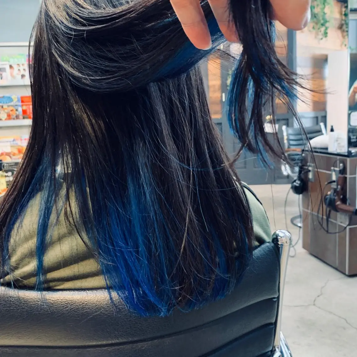 セミロング カラー 黒髪 ブリーチ グラデーションカラー 月200人を担当 💇♀️栗林のヘアスタイル