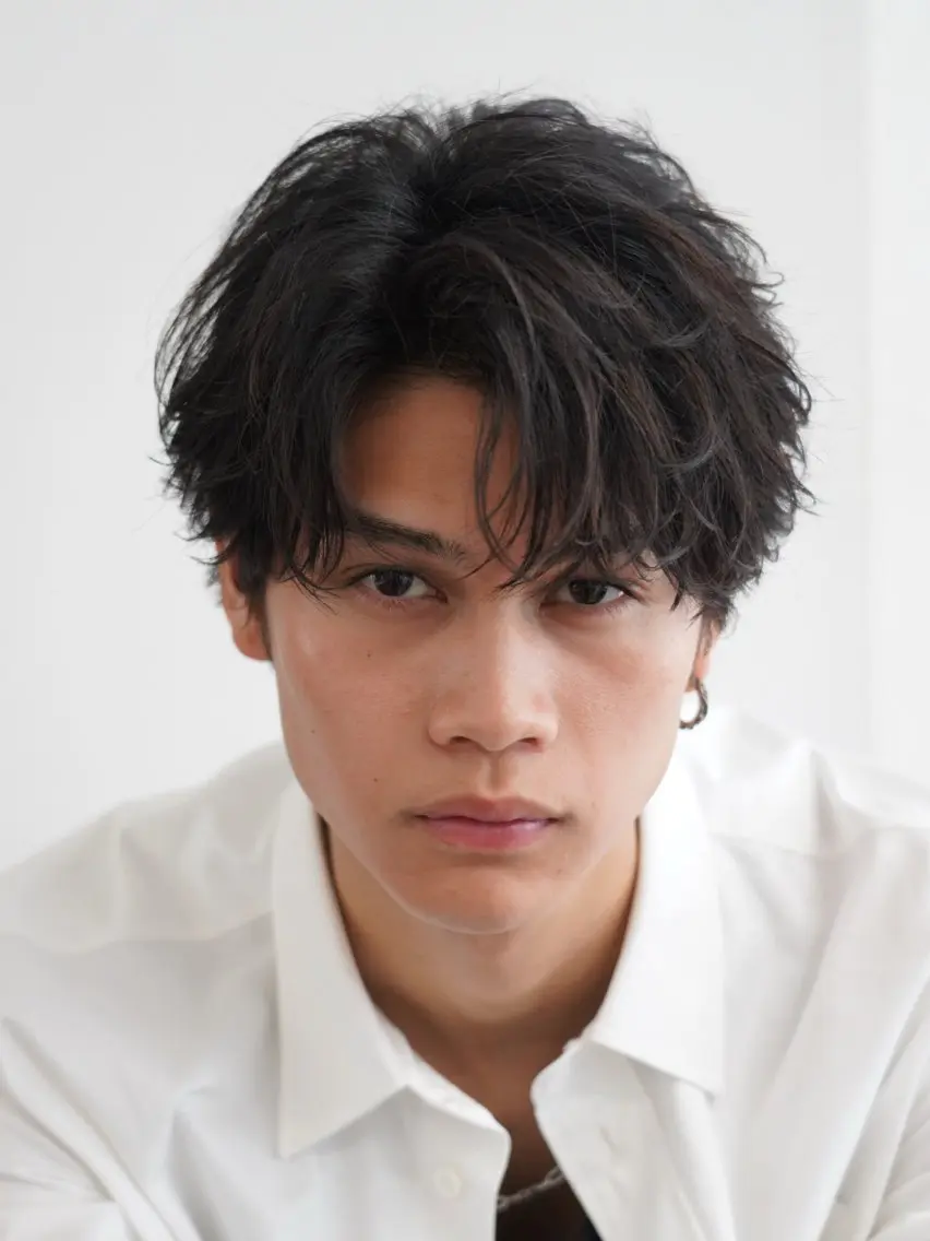 パーマ メンズ センターパート フェザーパーマ メンズパーマ ニュアンスパーマ 原宿 無料カット fifth イノウエのヘアスタイル