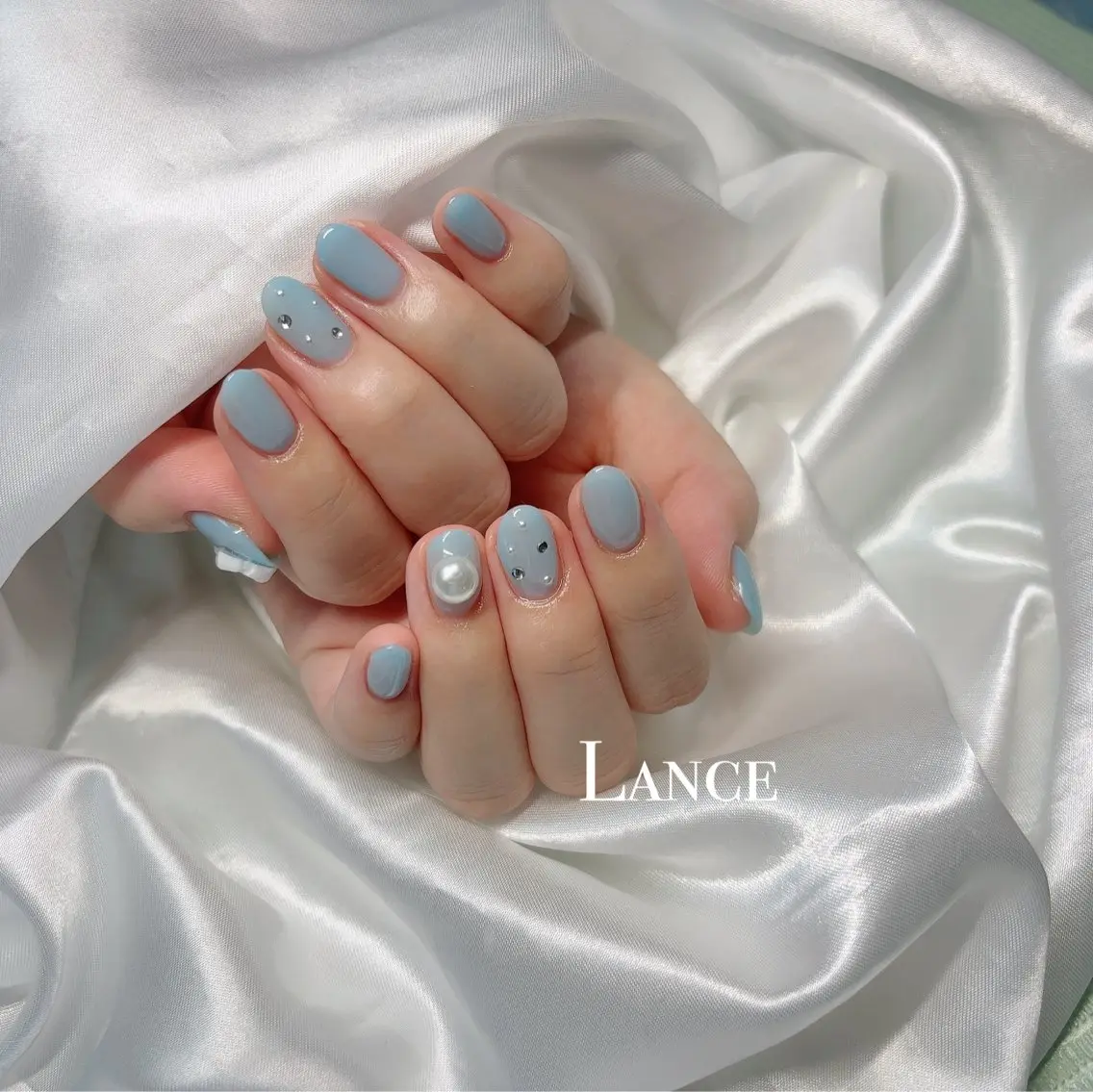 ネイル オーロラネイル ブルー フレンチネイル グラデーション 氷ネイル・うるうるネイル ハンドネイル Lance nailのネイルデザイン