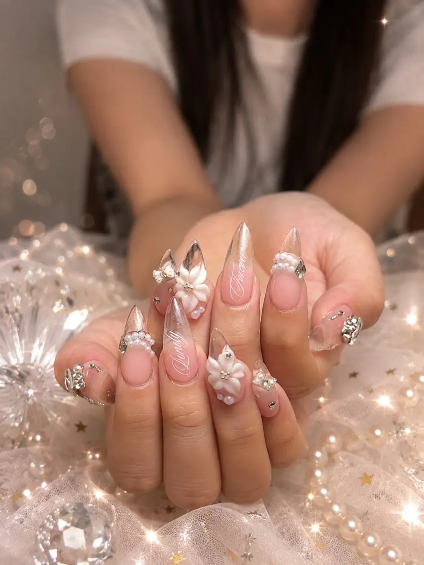 ネイル チークネイル 長さ出し フットネイル ジェルネイル 卒業式 𝓐𝓷𝓻𝓲 XiinhNailのネイルデザイン