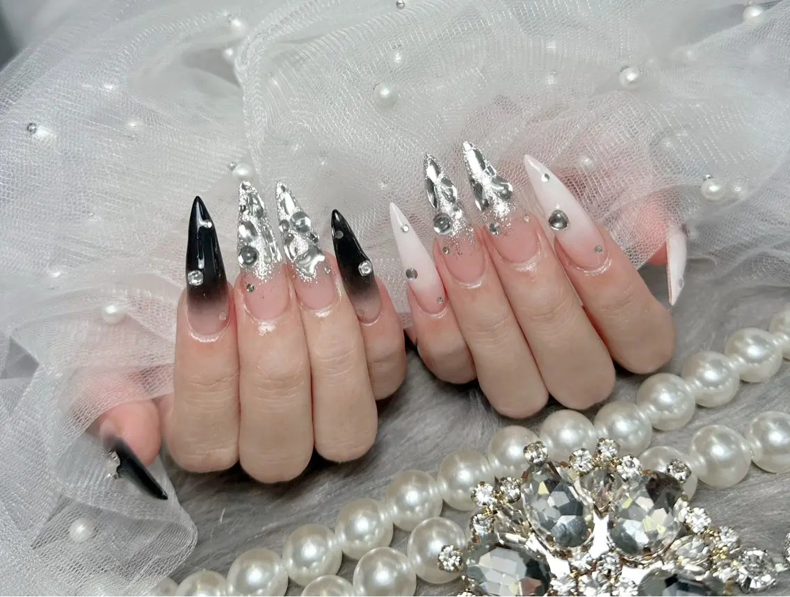 ネイル アートネイル ジェルネイル 韓国ネイル ニュアンスネイル ハンドネイル Luna Nail.Novaのネイルデザイン