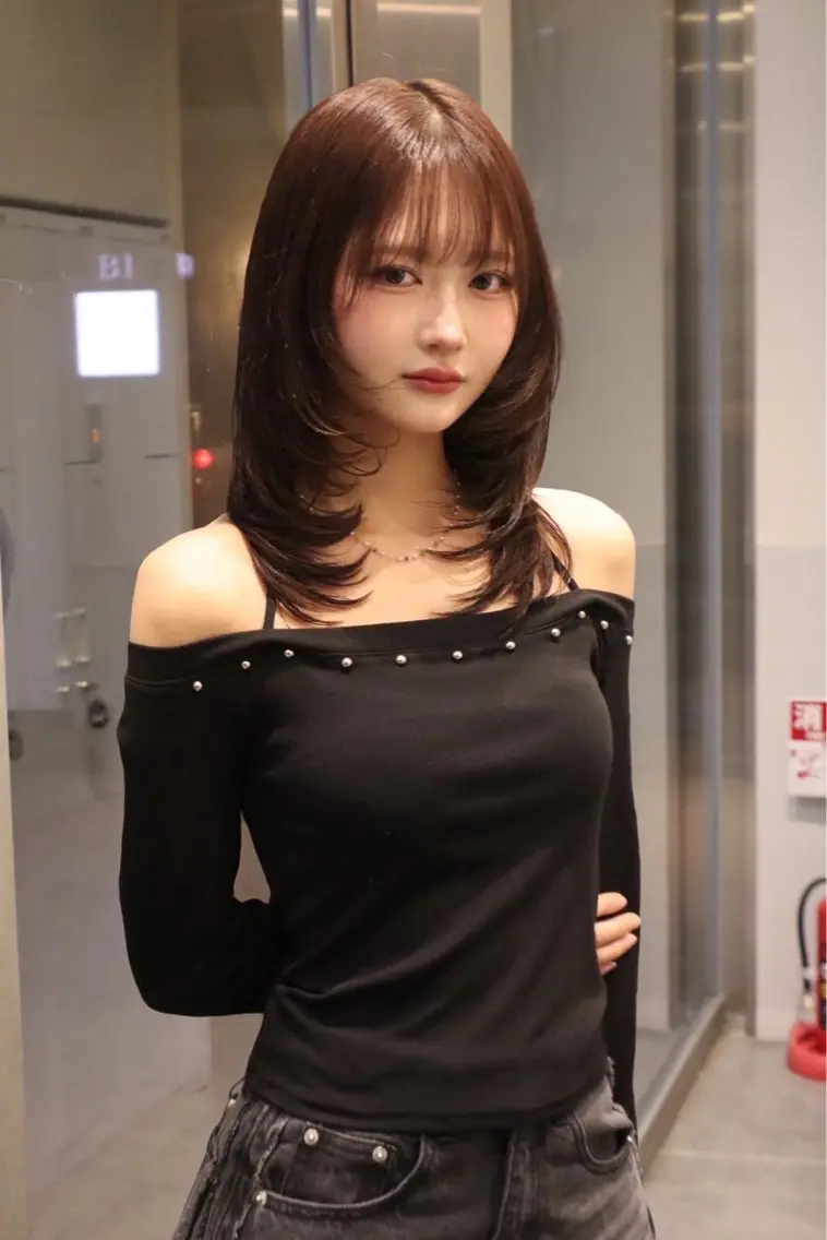 ミディアム 顔周りカット レイヤーカット シャギー カット ヘアカラー トリートメント レイヤー/ブリーチ iwamiya岩見谷のヘアスタイル