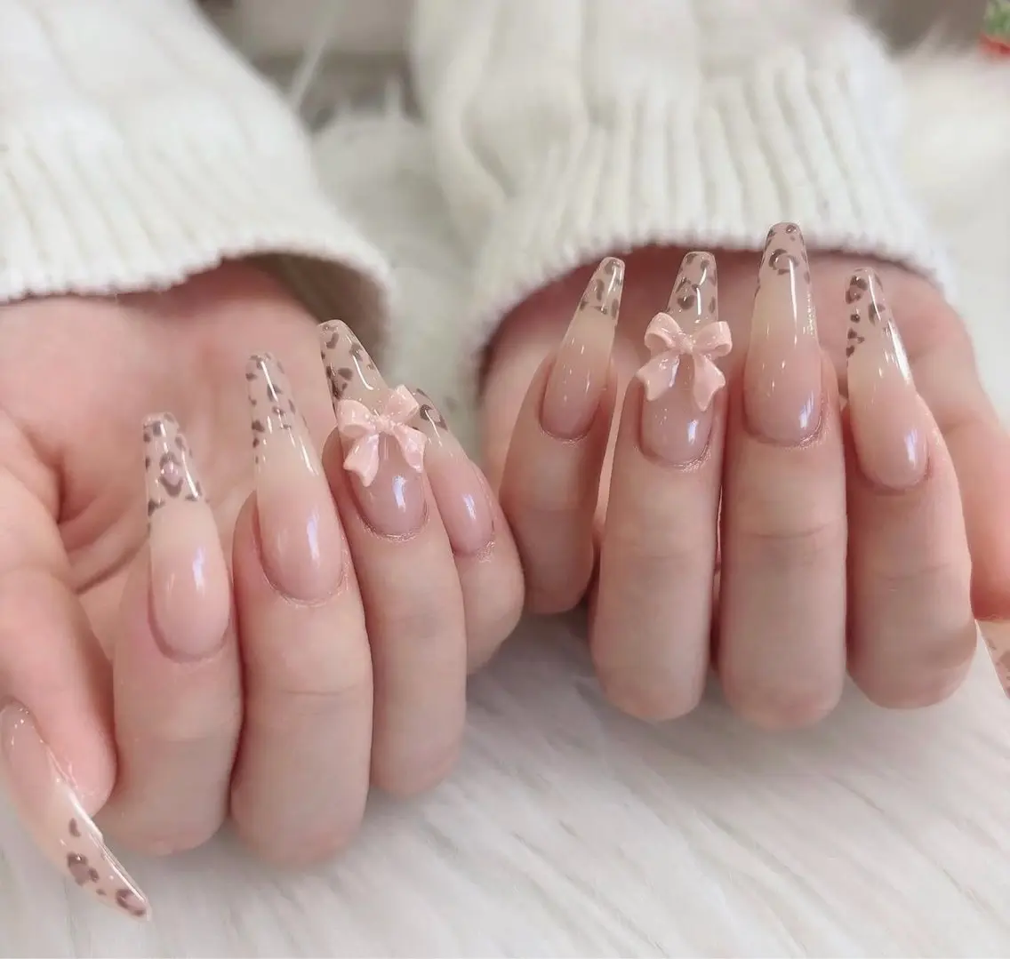 ネイル グラデーション キラキラネイル ワンカラーネイル 冬ネイル Jenn Nail Salonのネイルデザイン