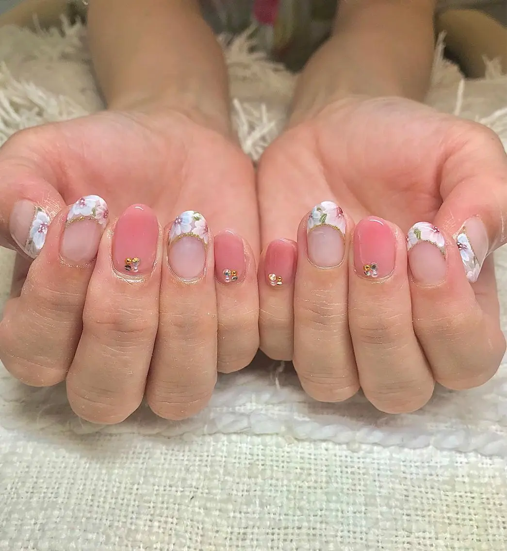 ミディアム カラー パーマ ヘアアレンジ メンズ キッズ ネイル マツエク・マツパ フラワーネイル フレンチネイル el. by Aoのネイルデザイン