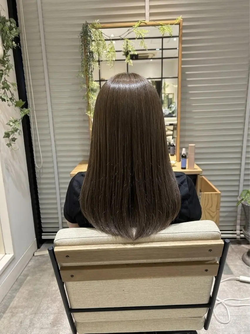 カラー グレージュ 榎本 るりのヘアスタイル