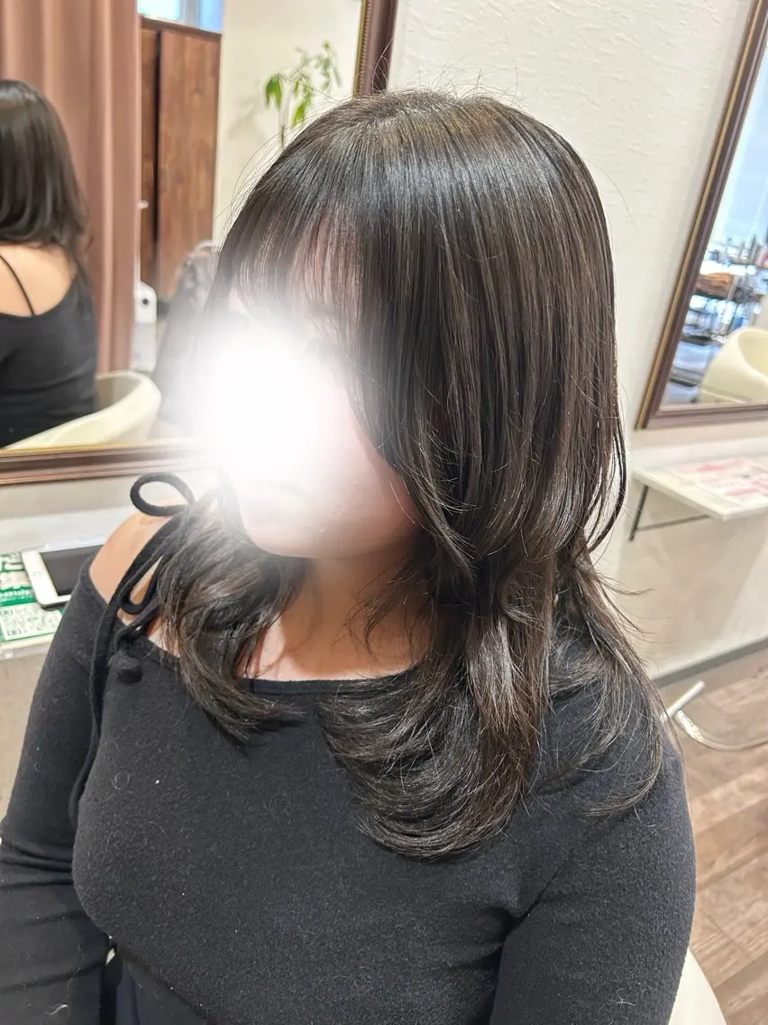 セミロング レイヤーカット 櫟本 来夢のヘアスタイル