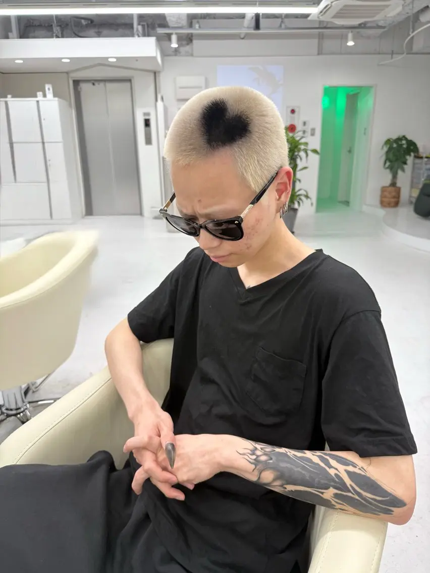 坊主ハイトーン🧑🦲坊主カット/ブリーチ込み(デザイン追加🉑の写真