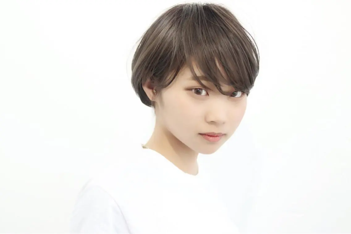 ショート カラー 日高 香織のヘアスタイル
