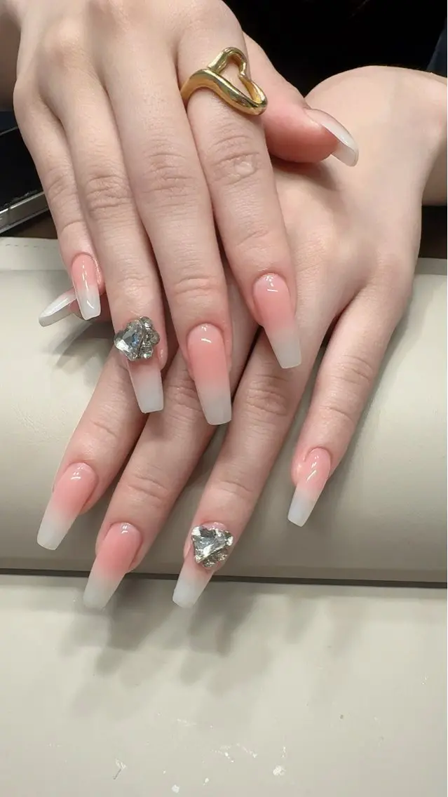 ネイル ハンドネイル フットネイル ハンドケア 伊藤 仙奈のネイルデザイン