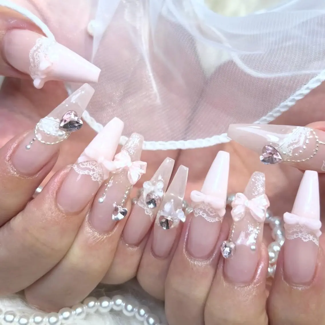 ネイル チークネイル ドット フットネイル フレンチネイル グラデーション ハンドネイル ハンドケア Nihonthy Nail 新宿のネイルデザイン