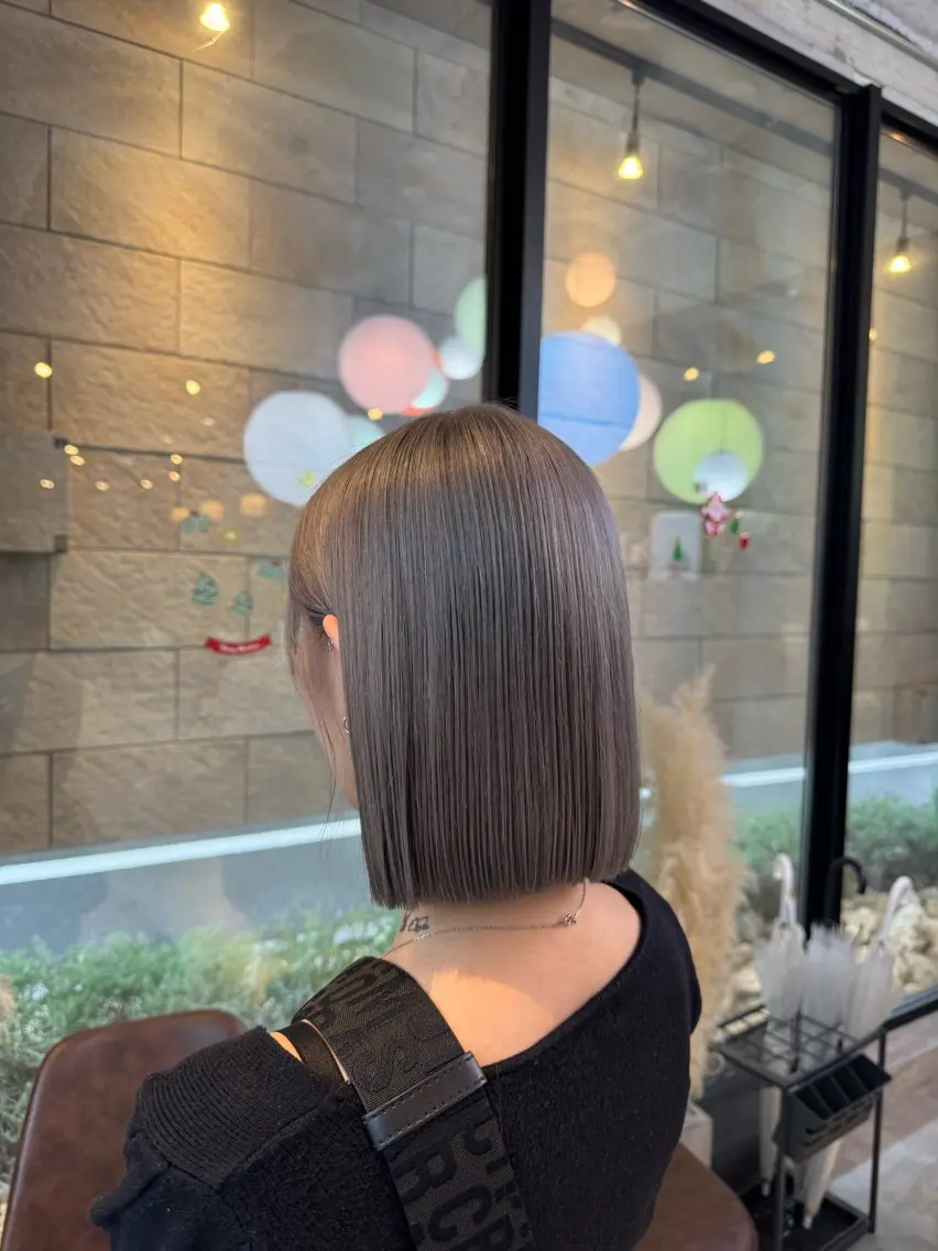 カラー シルバー カット ヘアカラー トリートメント 山本 望華のヘアスタイル