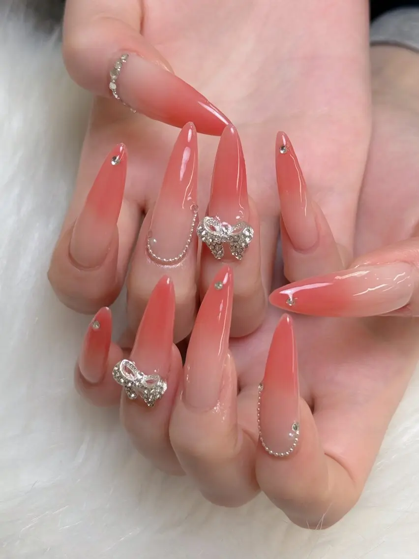 ネイル オーロラネイル フレンチネイル ジェルネイル ハロウィン キラキラネイル H.baby Nail Salonのネイルデザイン