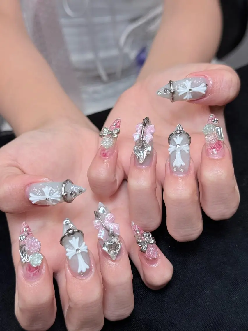 ネイル アートネイル ジェルネイル 韓国ネイル ロングネイル リボン Iconic Nailのネイルデザイン