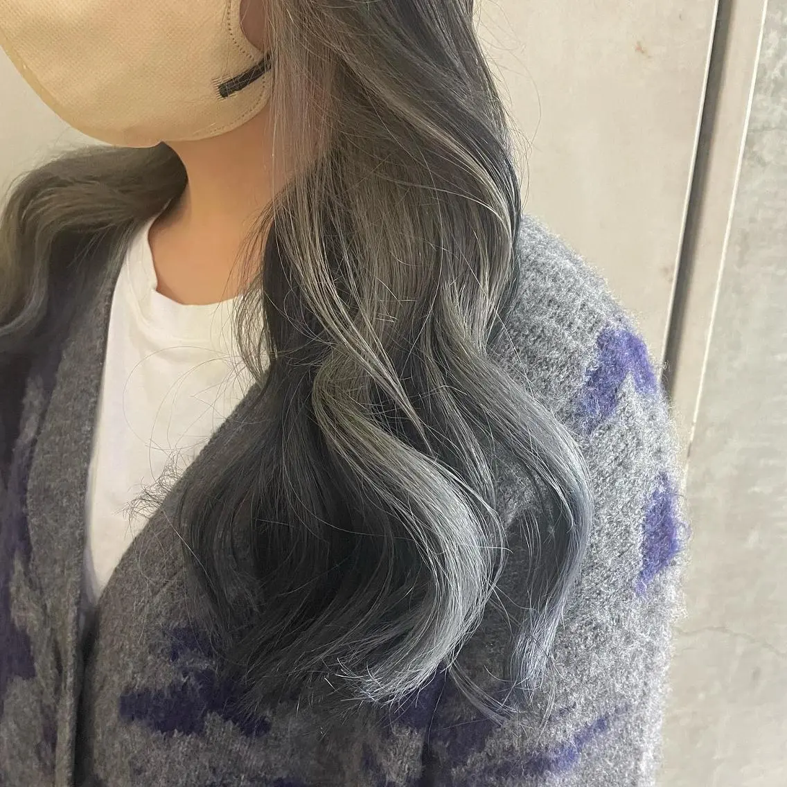 ミディアム カラー ブリーチ ダブルカラー イヤリングカラー トリートメント 吉村 夏椰のヘアスタイル