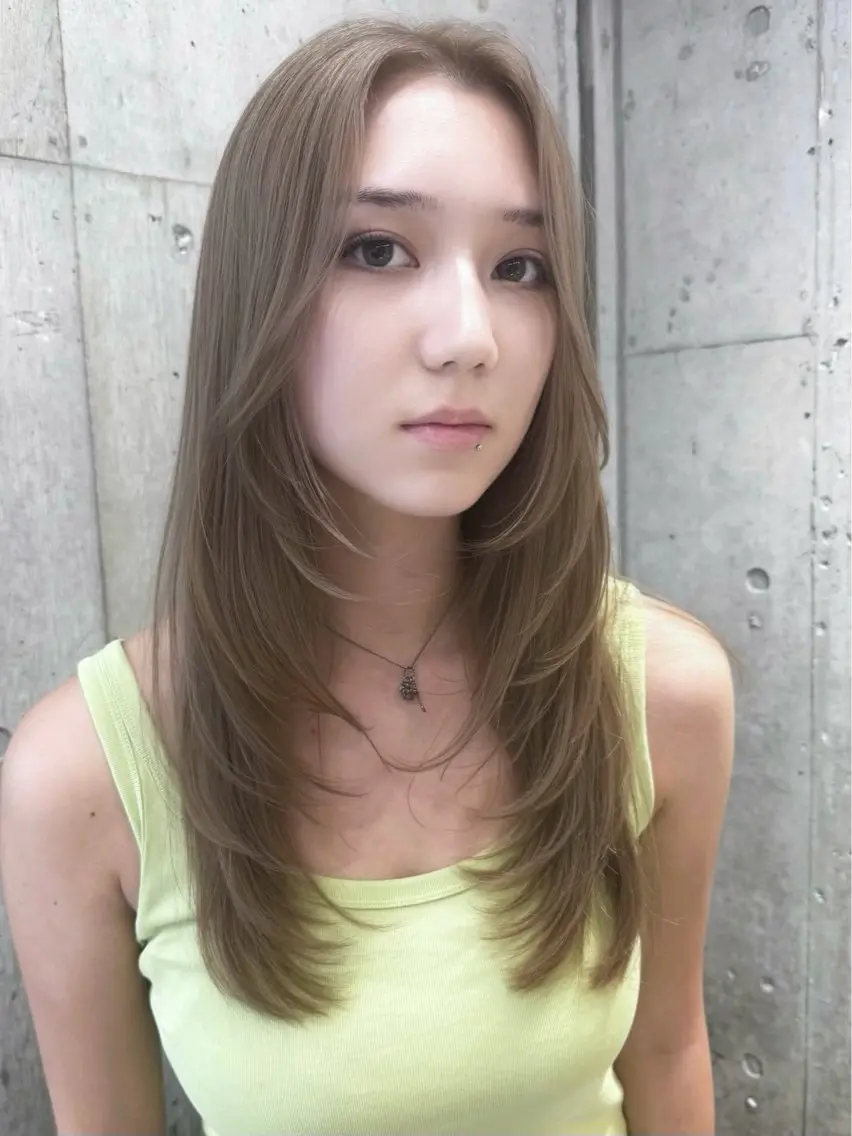 ロング カラー ヘアカラー トリートメント 失敗しないハイトーン ミルクティーベージュのヘアスタイル