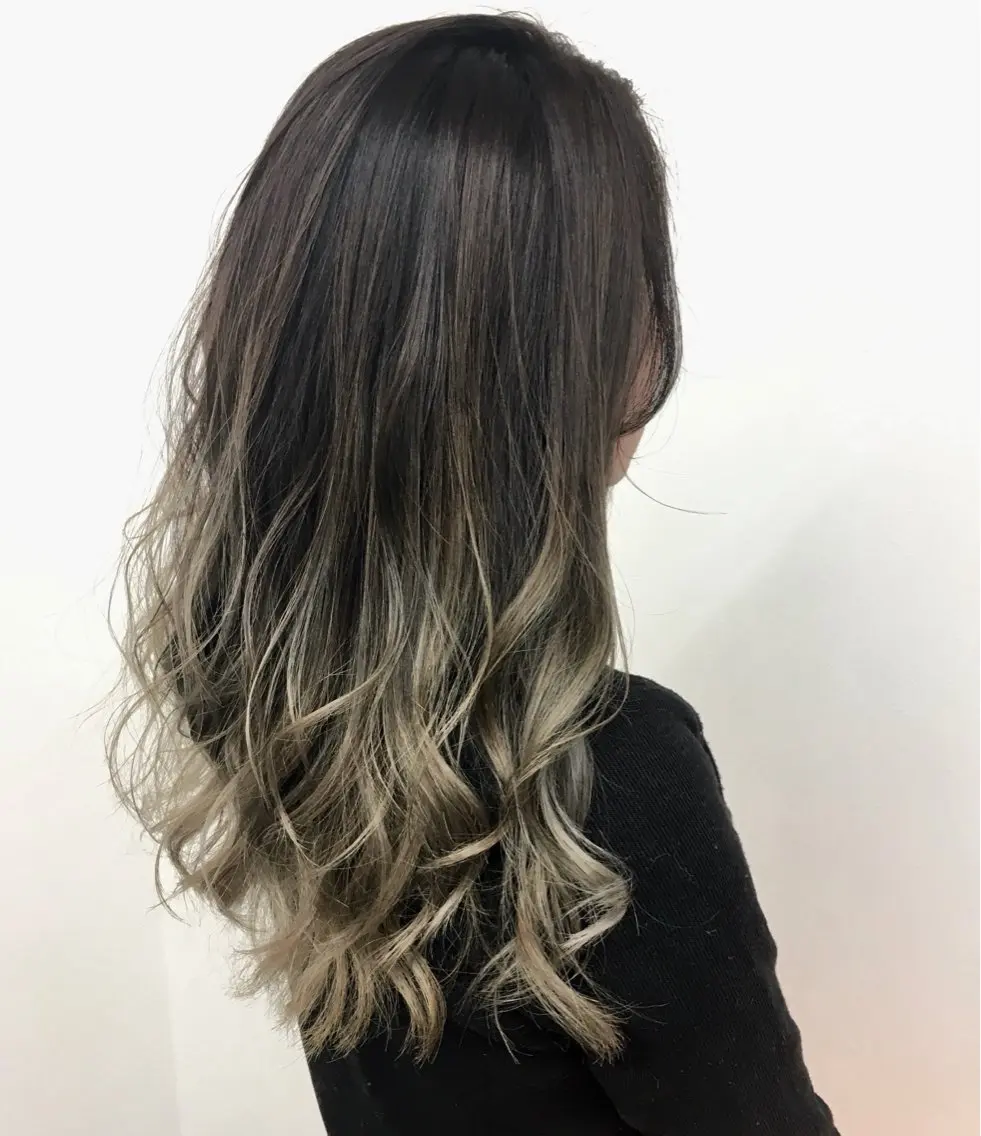 ロング 園田 理沙のヘアスタイル
