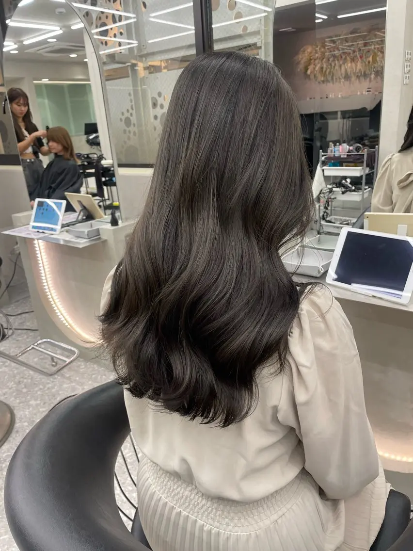 セミロング カット ヘアカラー 透明感オリーブ🫒/ ブリーチなしWカラーのヘアスタイル