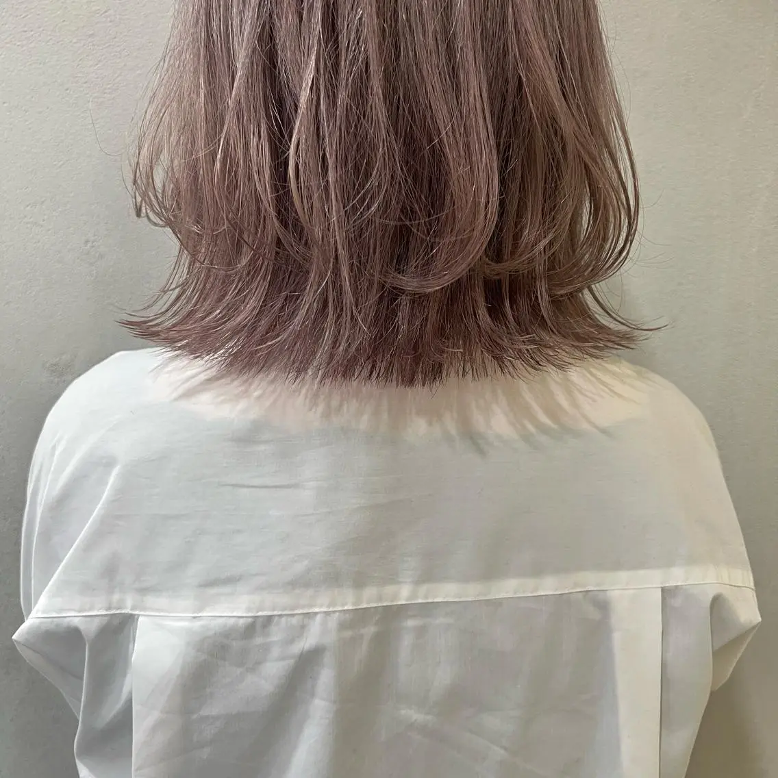 ショート カラー ブリーチ ピンクカラー ホワイトピンク レイヤーカット ボブ/マンツーマン ミヒラケイタのヘアスタイル
