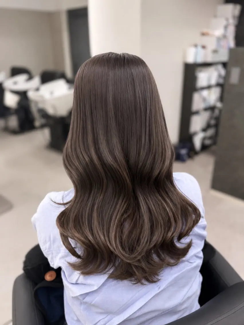 セミロング カラー グレージュ カット ヘアカラー 縮毛矯正/艶カラー /髪質改善/なんばのヘアスタイル