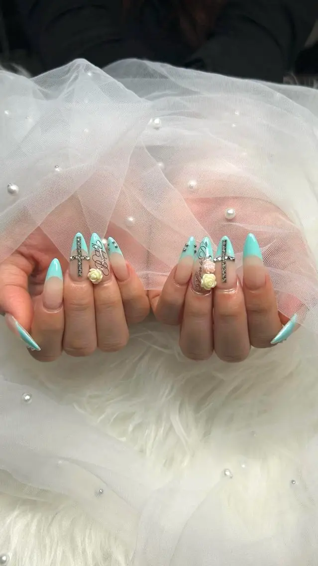 ネイル ジェルネイル キラキラネイル 韓国ネイル 持ち込み ニュアンスネイル RUNA Nemnailのネイルデザイン