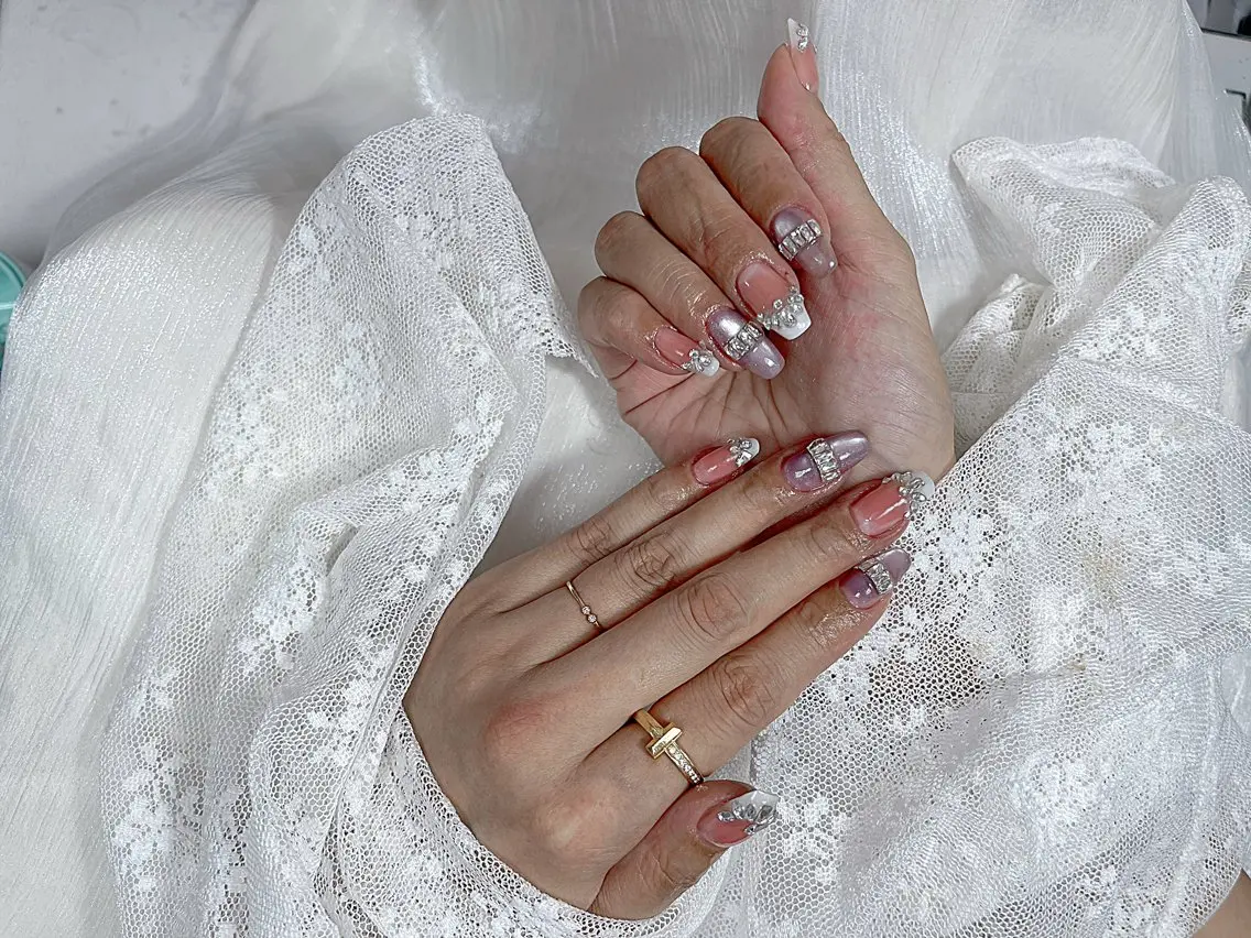 ネイル アートネイル オーロラネイル ガーリー キラキラネイル 韓国ネイル Ayumi NailSalonUのネイルデザイン