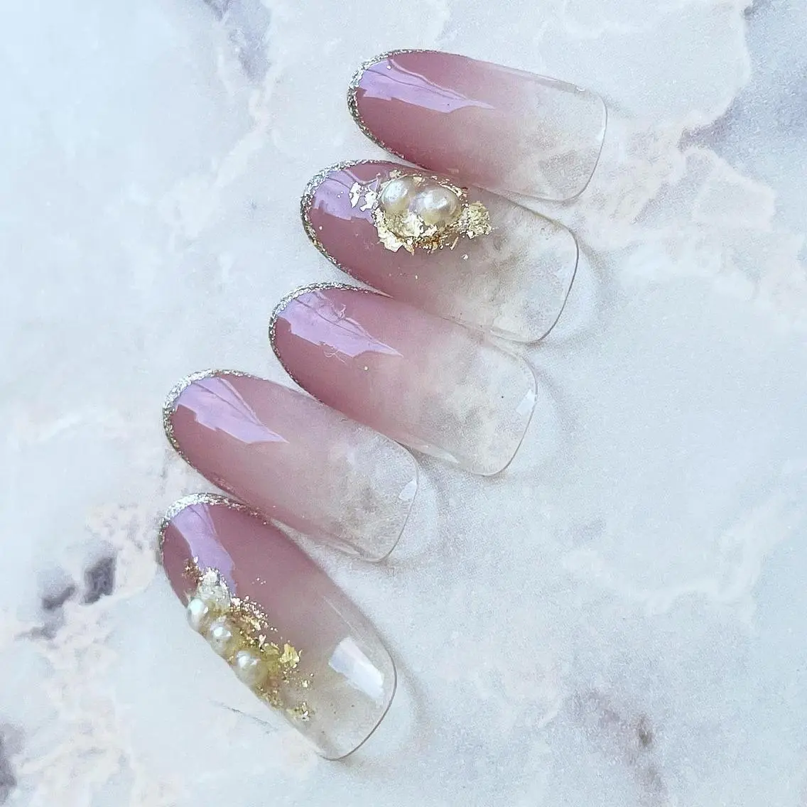 ネイル グラデーション ラメ(グリッター) オフィスネイル ピンク シンプルネイル ハンドネイル ハンドケア atelier yu's nailのネイルデザイン