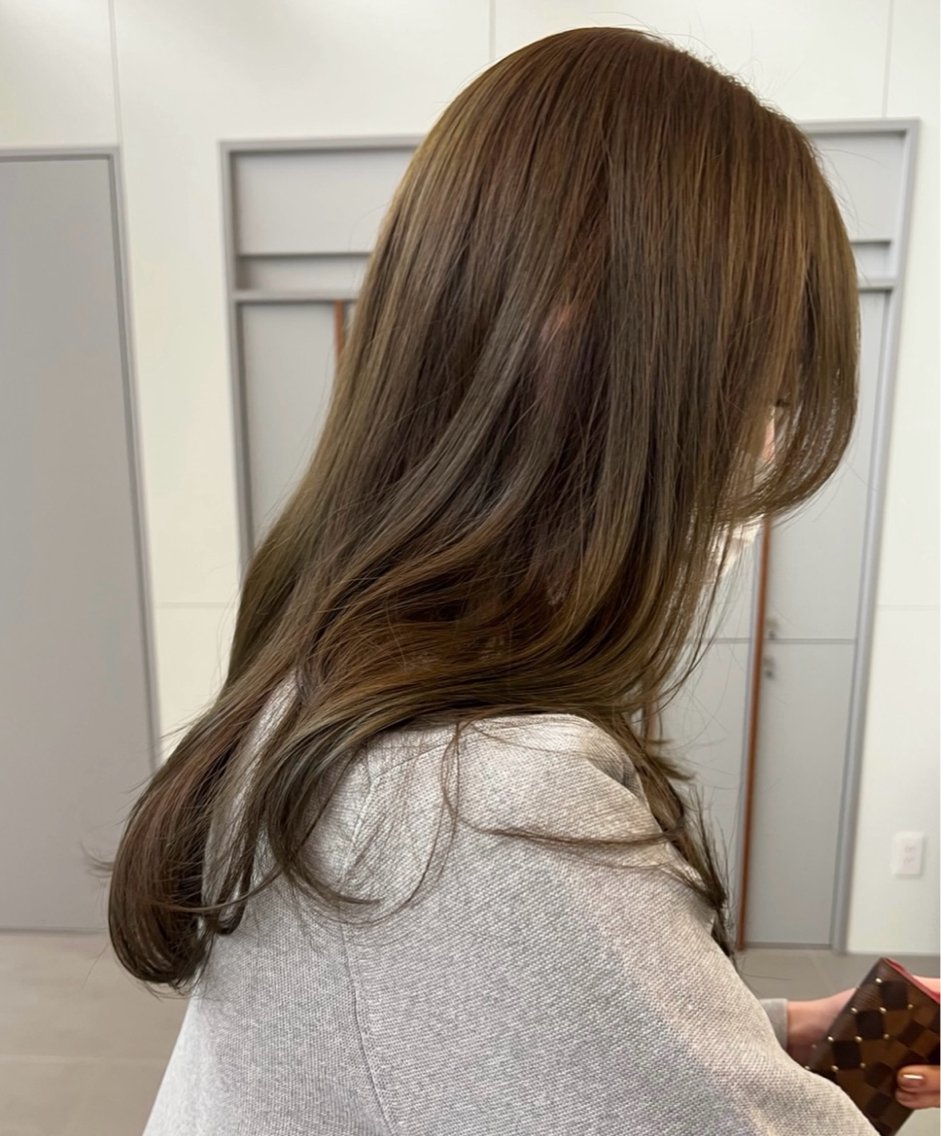 ロング カラー カット ヘアカラー トリートメント オリーブ🎶アッシュ グレージュちひろ🧸のヘアスタイル