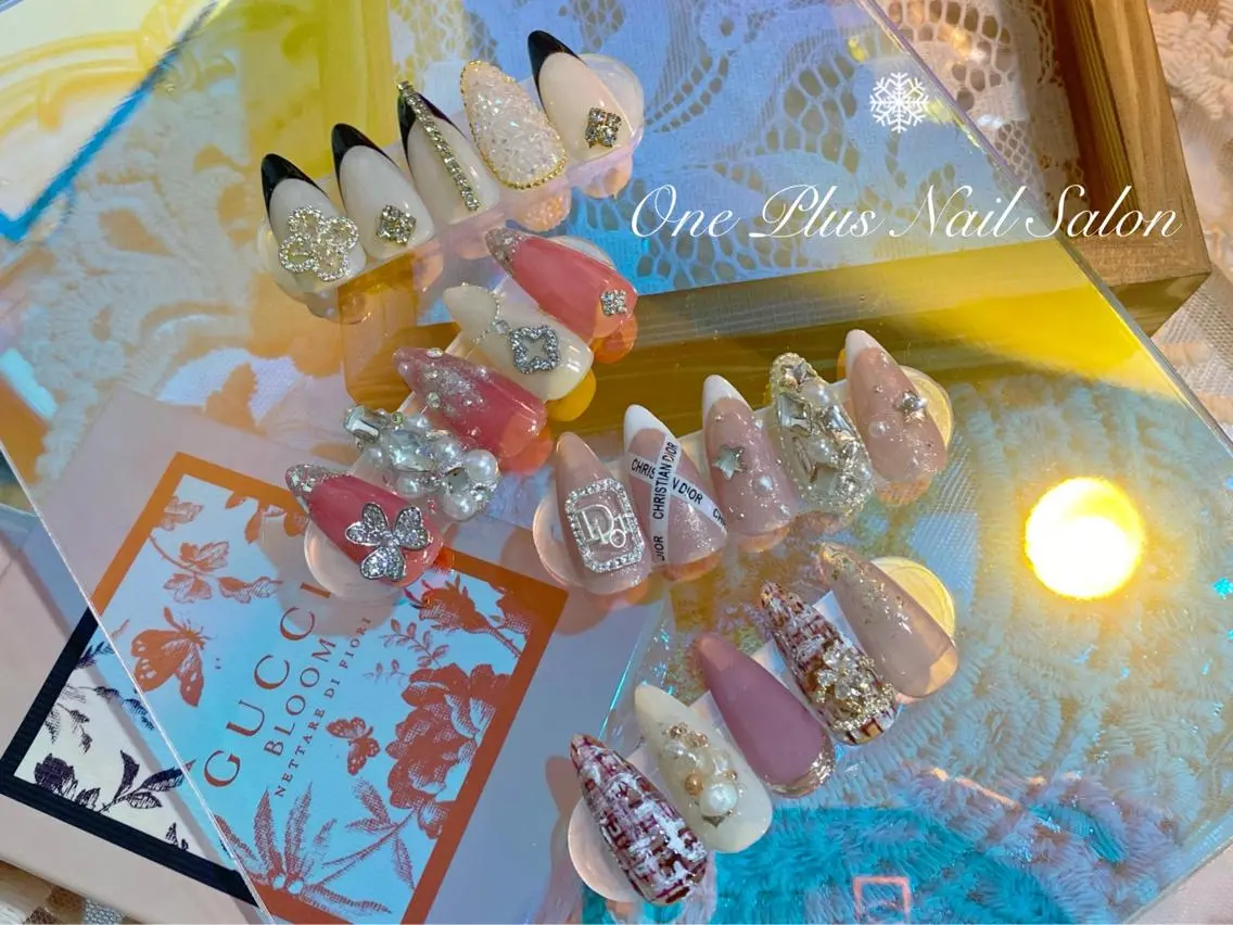 ロング カラー ネイル One Plus Nail Salonのネイルデザイン