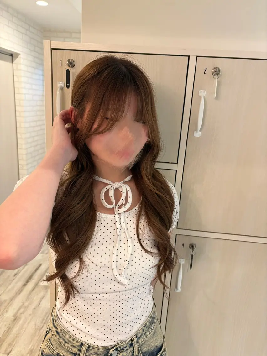 ロング カラー ベージュカラー ブリーチ 透明感カラー ダブルカラー ハイトーンカラー カット ヘアカラー トリートメント レイヤー/透明感 HIRARIの眉毛・アイブロウイメージ