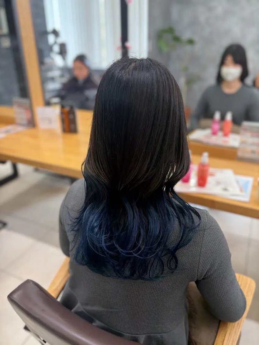 ロング カラー デザインカラー ヘアカラー 🩵さき🤍 可愛いを叶える美容師のヘアスタイル