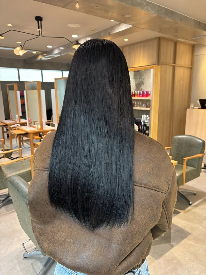 暗髪カラー🖤+Aujua(オージュア)トリートメントの写真