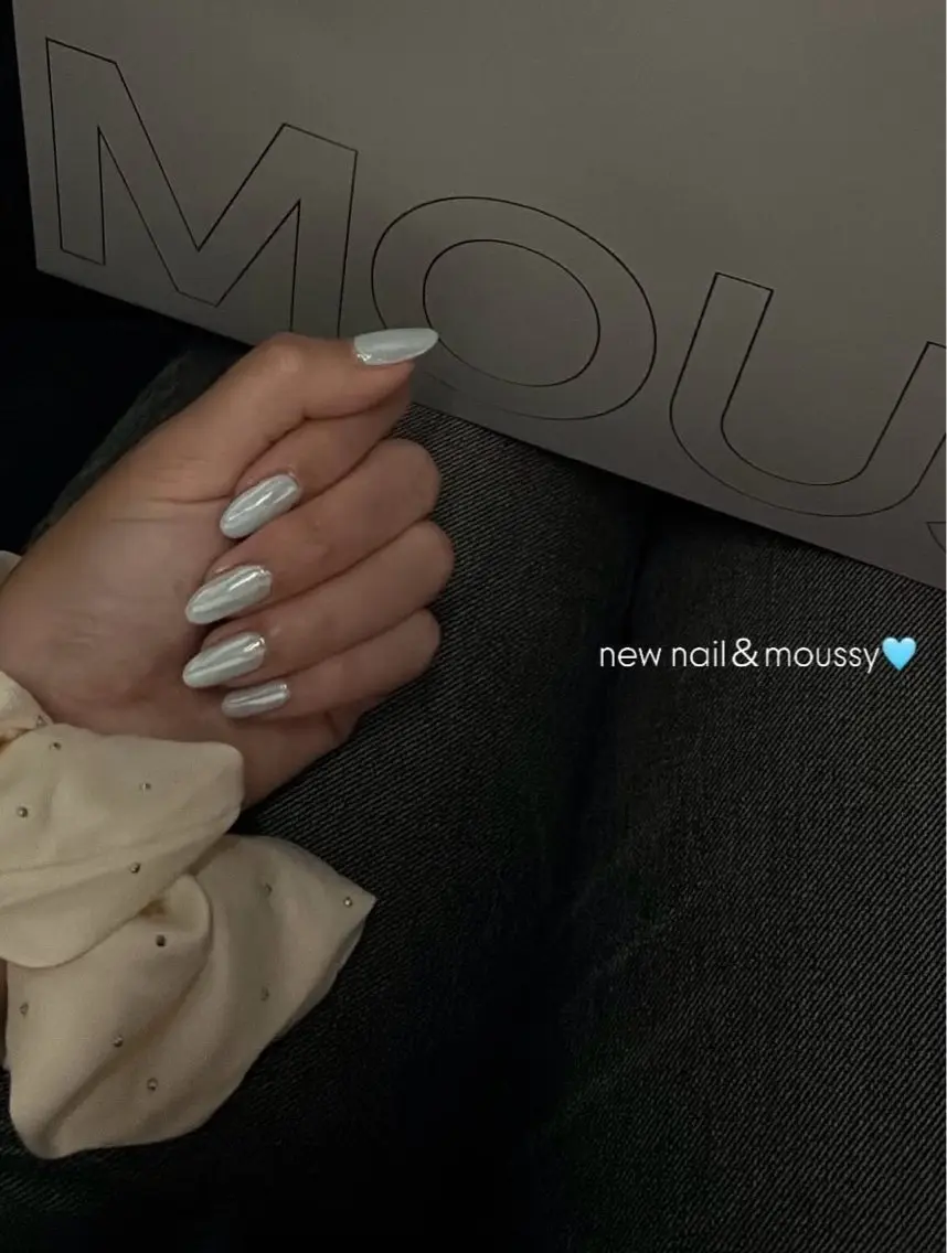 ネイル オーロラネイル マグネットネイル 春ネイル ホワイト ハンドネイル Kai nail Mayukoのネイルデザイン