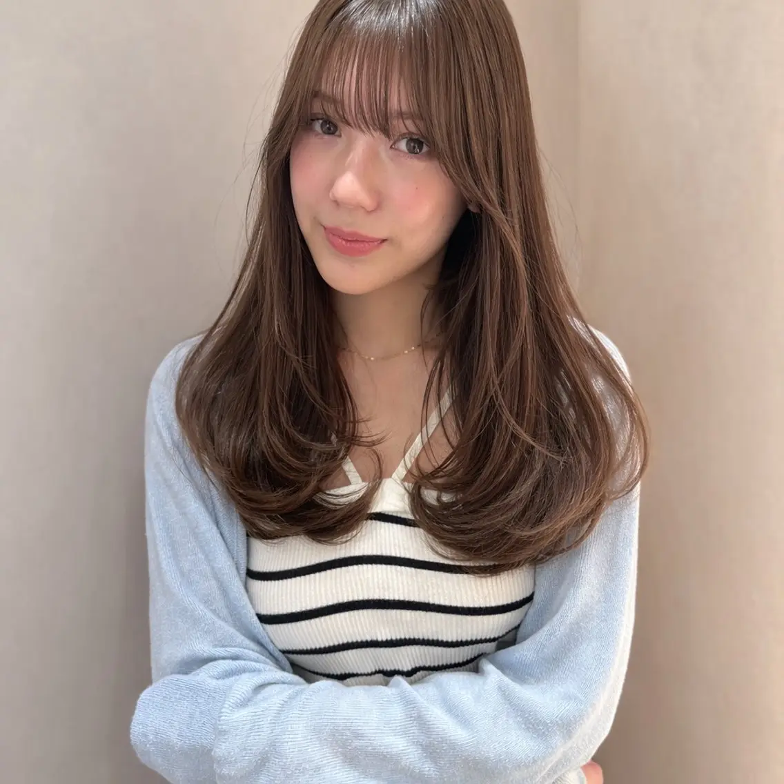 セミロング くびれヘア 顔周りカット 韓国風ヘア レイヤーカット サイドバング カット ヘアカラー 韓国ヘア/レイヤー/ 前髪/髪質改善/石川のヘアスタイル