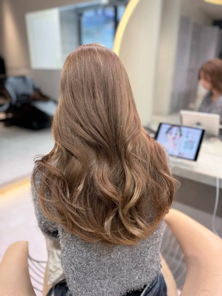 ロング カラー ヘアカラー shion 透明感カラーのヘアスタイル