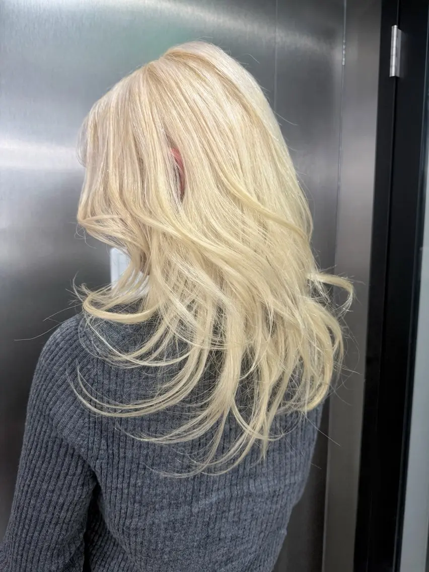 セミロング カラー シールエクステ ハイトーンカラー エクステ ヘアカラー シールエクステ特化 ハイトーン、NANAのヘアスタイル