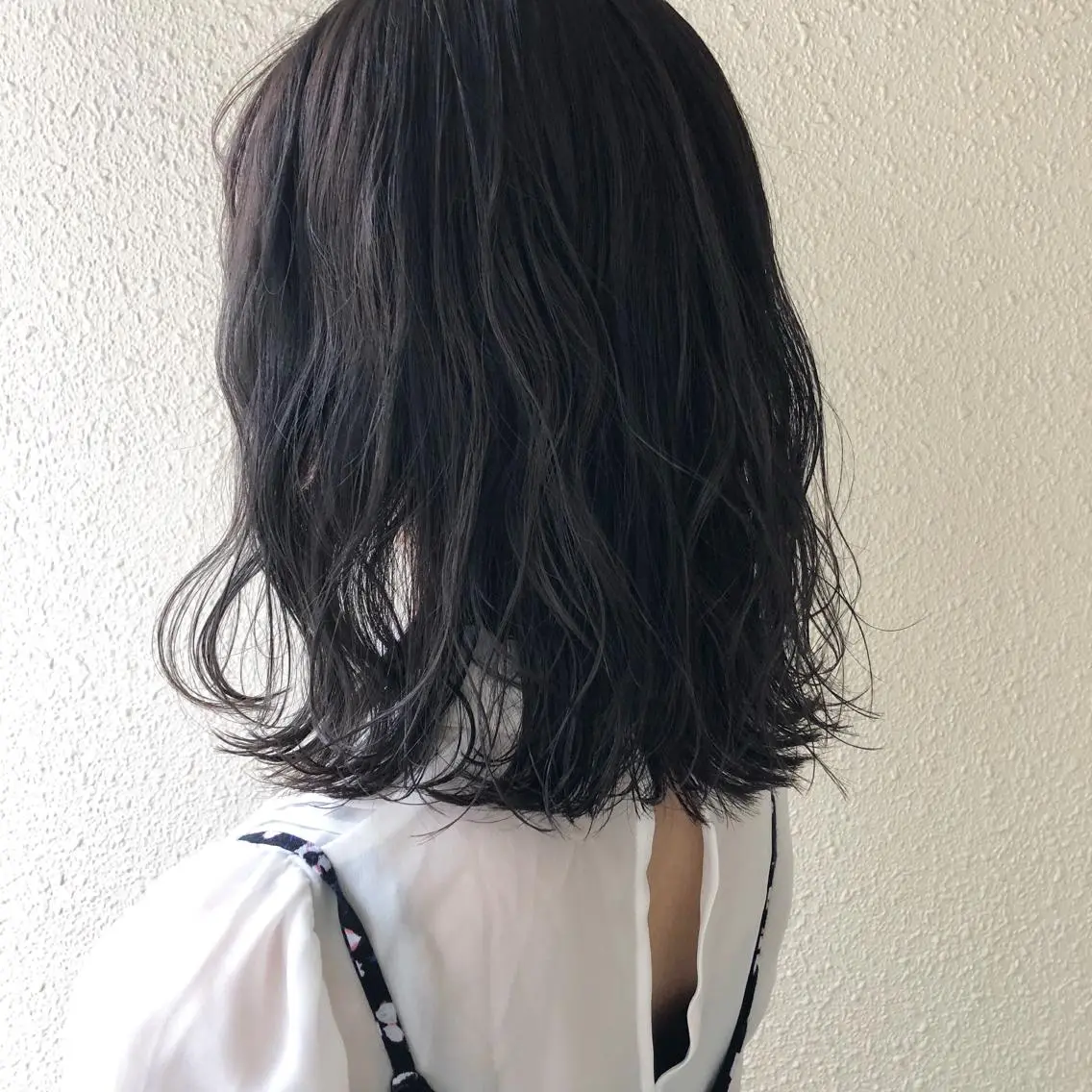 ミディアム カラー グレージュ 丸岡 美穂のヘアスタイル