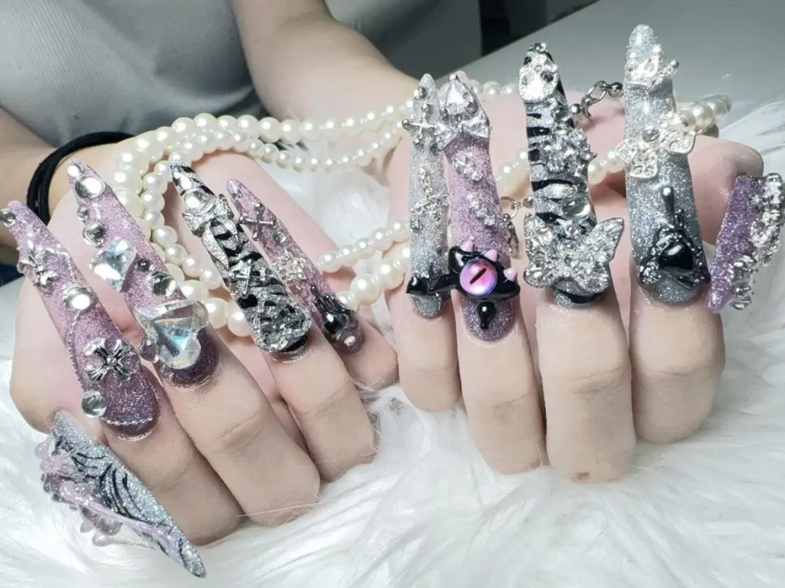 メンズ ネイル アートネイル フレンチネイル ジェルネイル キラキラネイル パラジェル Bloom kabukiのネイルデザイン
