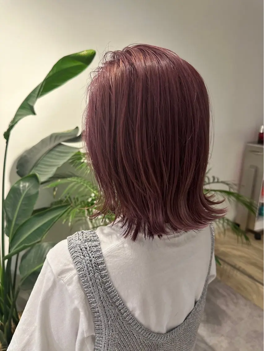 ミディアム カット ヘアカラー MIA スタイリストのヘアスタイル
