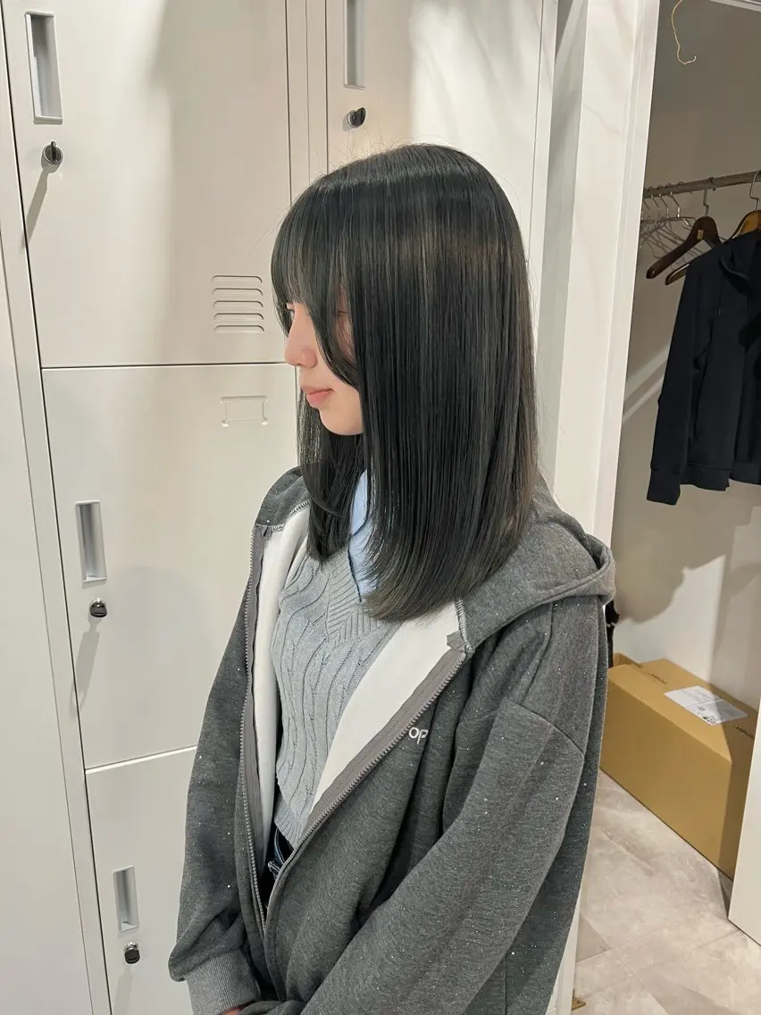 セミロング カラー 透明感カラー ヘアカラー トリートメント 黒阪 なみのヘアスタイル
