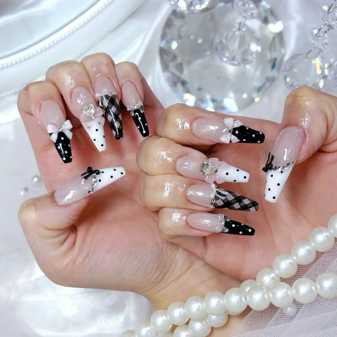 ネイル 長さ出し キラキラネイル 韓国ネイル ロングネイル ワンホンネイル ハンドネイル Josie nail salonのネイルデザイン