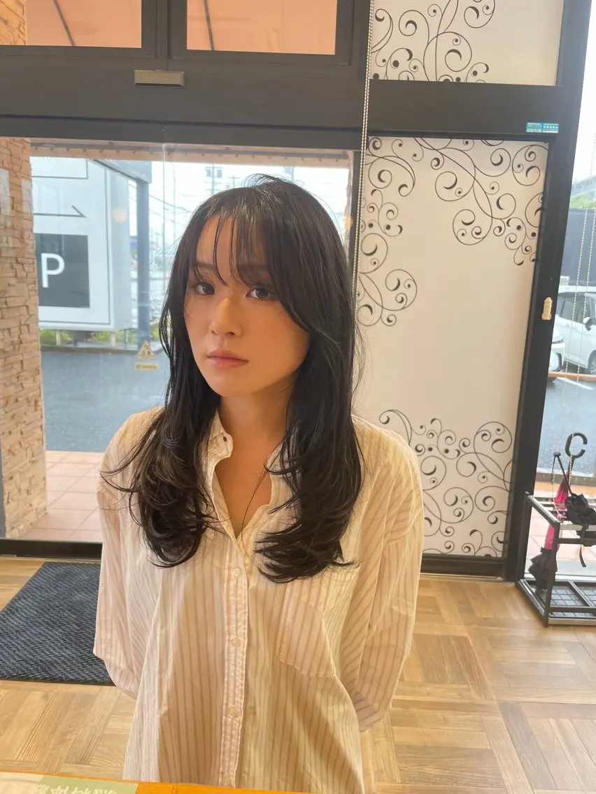 セミロング カラー アッシュ レイヤーカット 🇰🇷韓国ヘア/ 山本瑞己のヘアスタイル