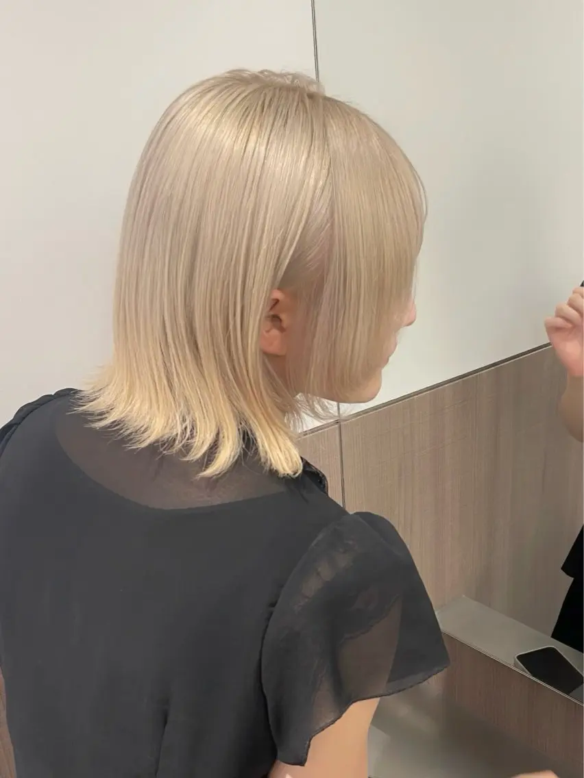 ショート カラー ヘアアレンジ ベージュカラー ブリーチ ブロンド ケアブリーチ ハイトーンカラー カット ヘアカラー トリートメント ヘアセット 憧れの艶ハイトーンへ 🌙サイダサキのヘアスタイル