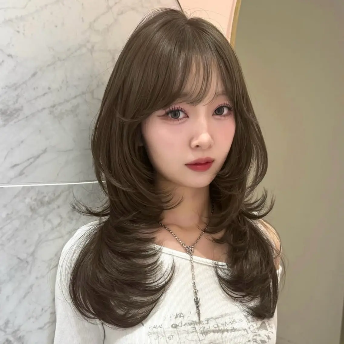 ロング カラー ベージュカラー ブリーチ ダブルカラー ヘーゼル ハッシュカット モテ韓国ヘア/ レイヤー🤍RIKAのヘアスタイル