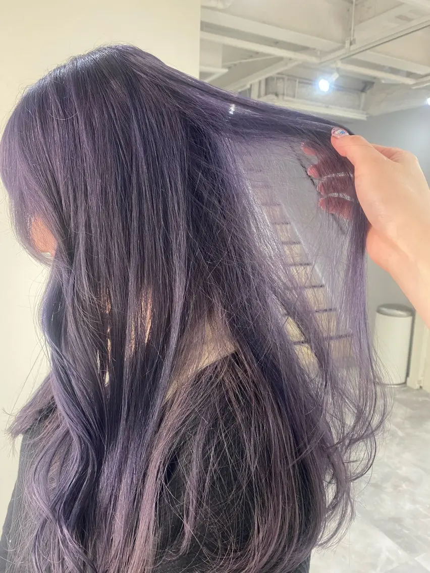 ロング カラー ブリーチ ハイトーンカラー シルバー ヘアカラー トリートメント ベージュカラー /aibiのヘアスタイル