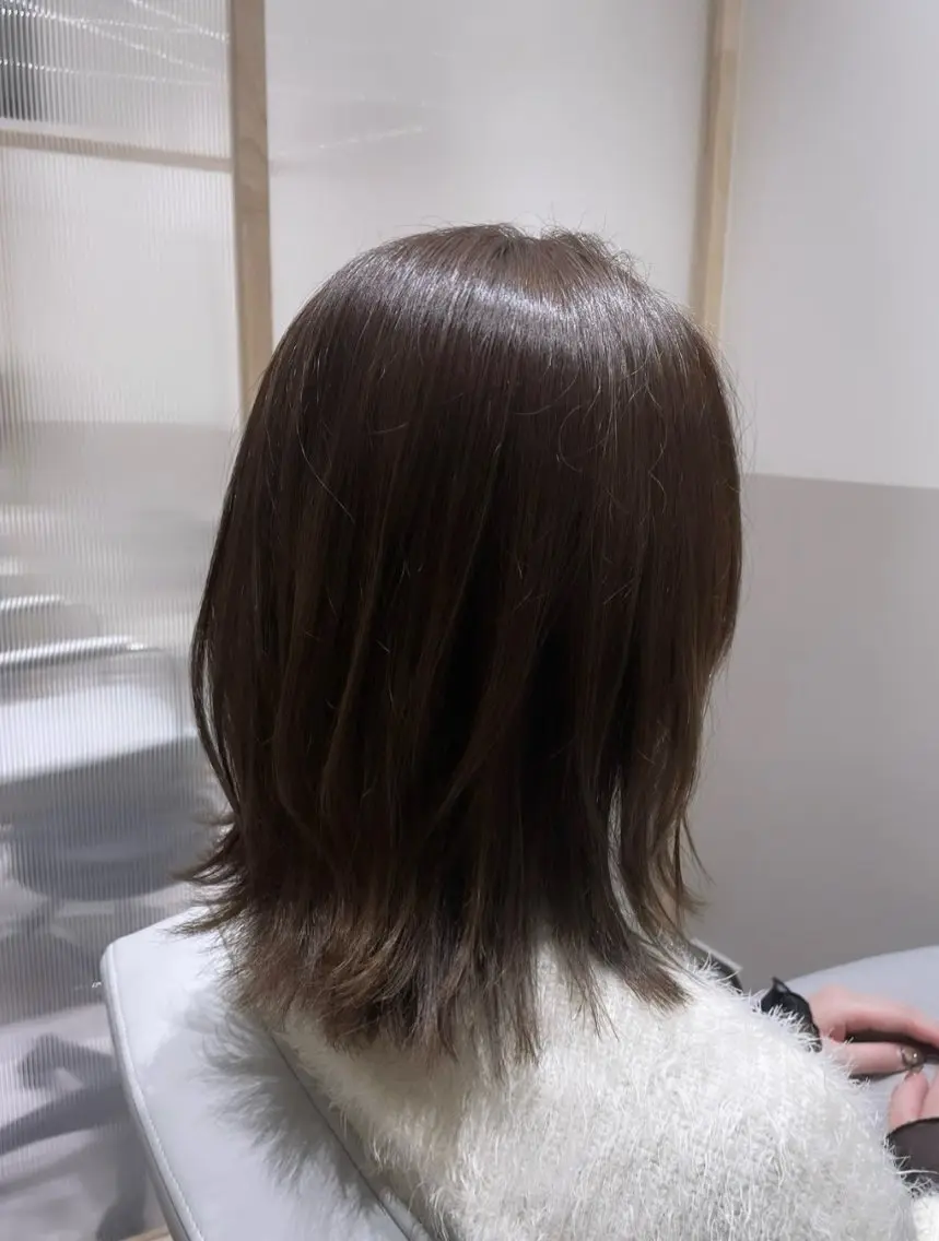 ミディアム カラー グレージュ レイヤーカット 外ハネヘア 髪質改善✨Zina浦 安/個室🌈YUKIのヘアスタイル