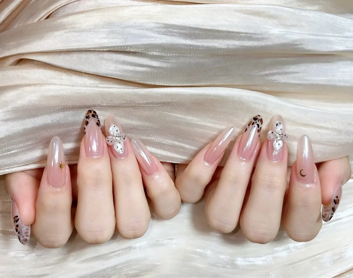 ネイル フレンチネイル ラメ(グリッター) ラメグラデーション マグネットネイル 持ち込み ハンドネイル Unicorn Nail原宿表参道のネイルデザイン